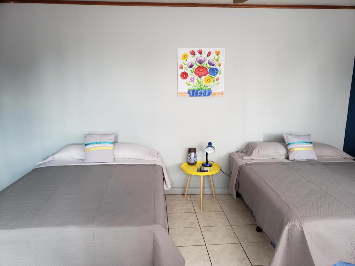 La Casa Azul Bed and Breakfast Alajuela Esterno foto